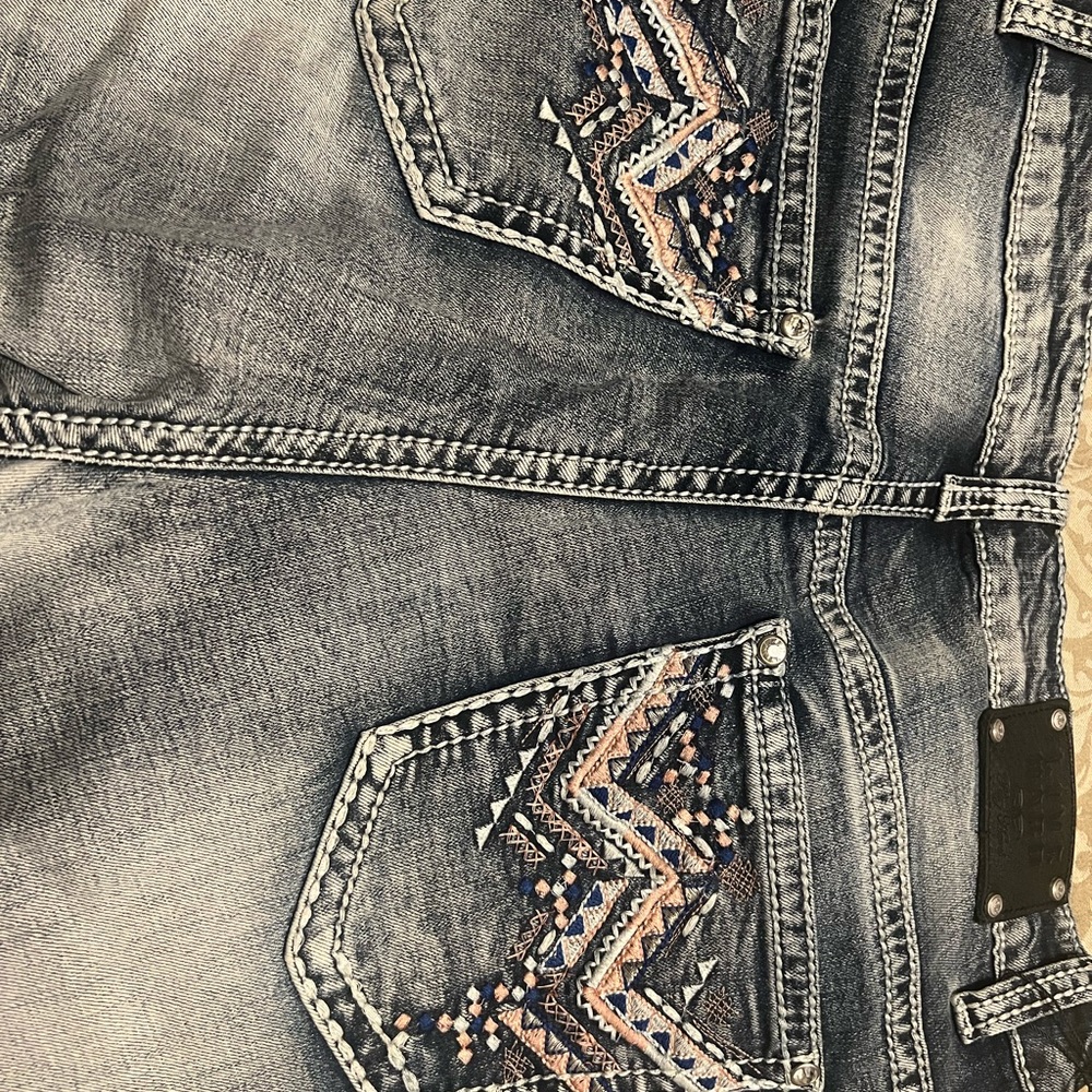 Beautiful cowgirl jean size 12, faded blue, it’s new. Sale for 25.00.